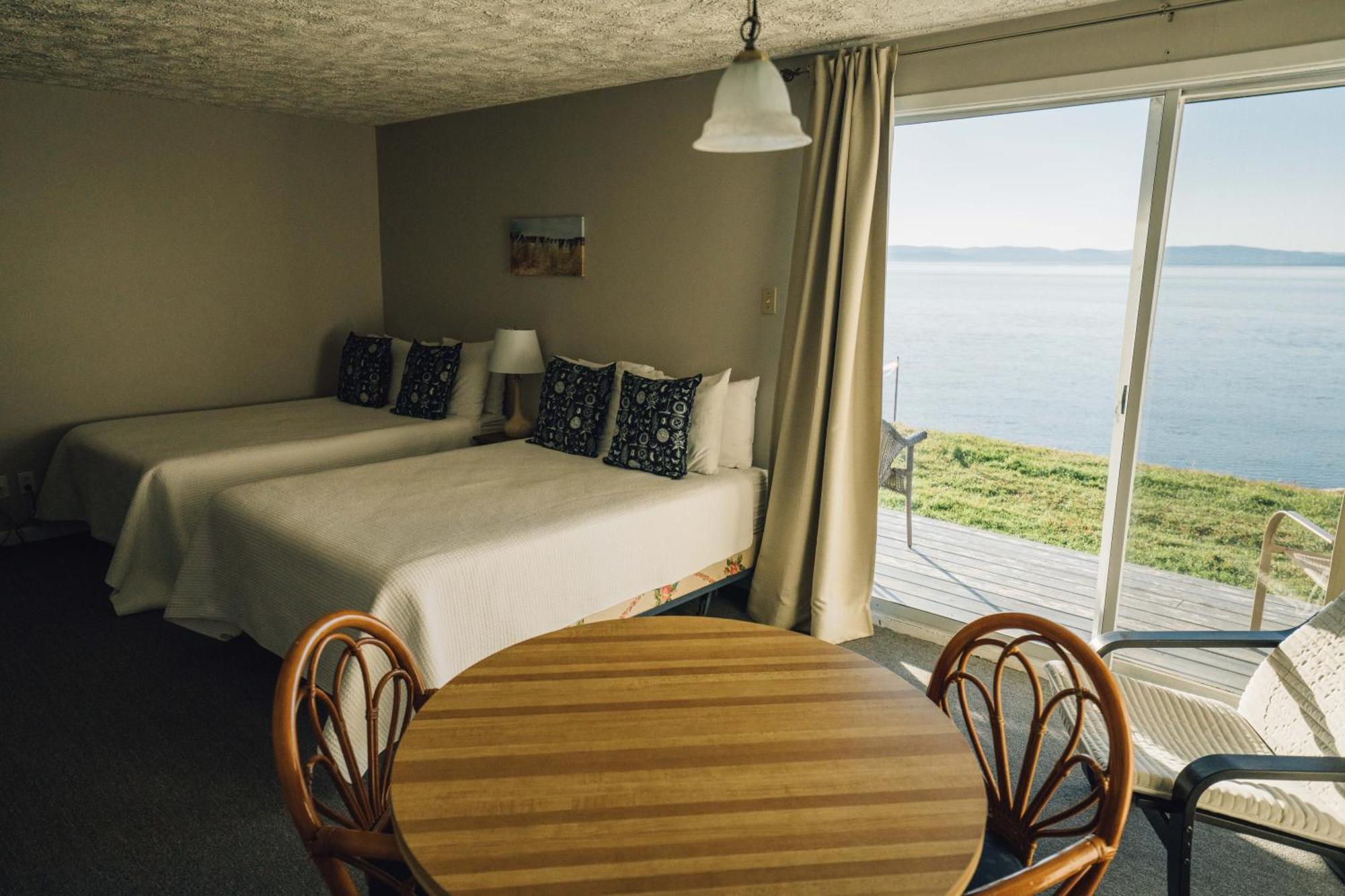 Auberge Sur Mer Notre Dame Du Portage Bagian luar foto