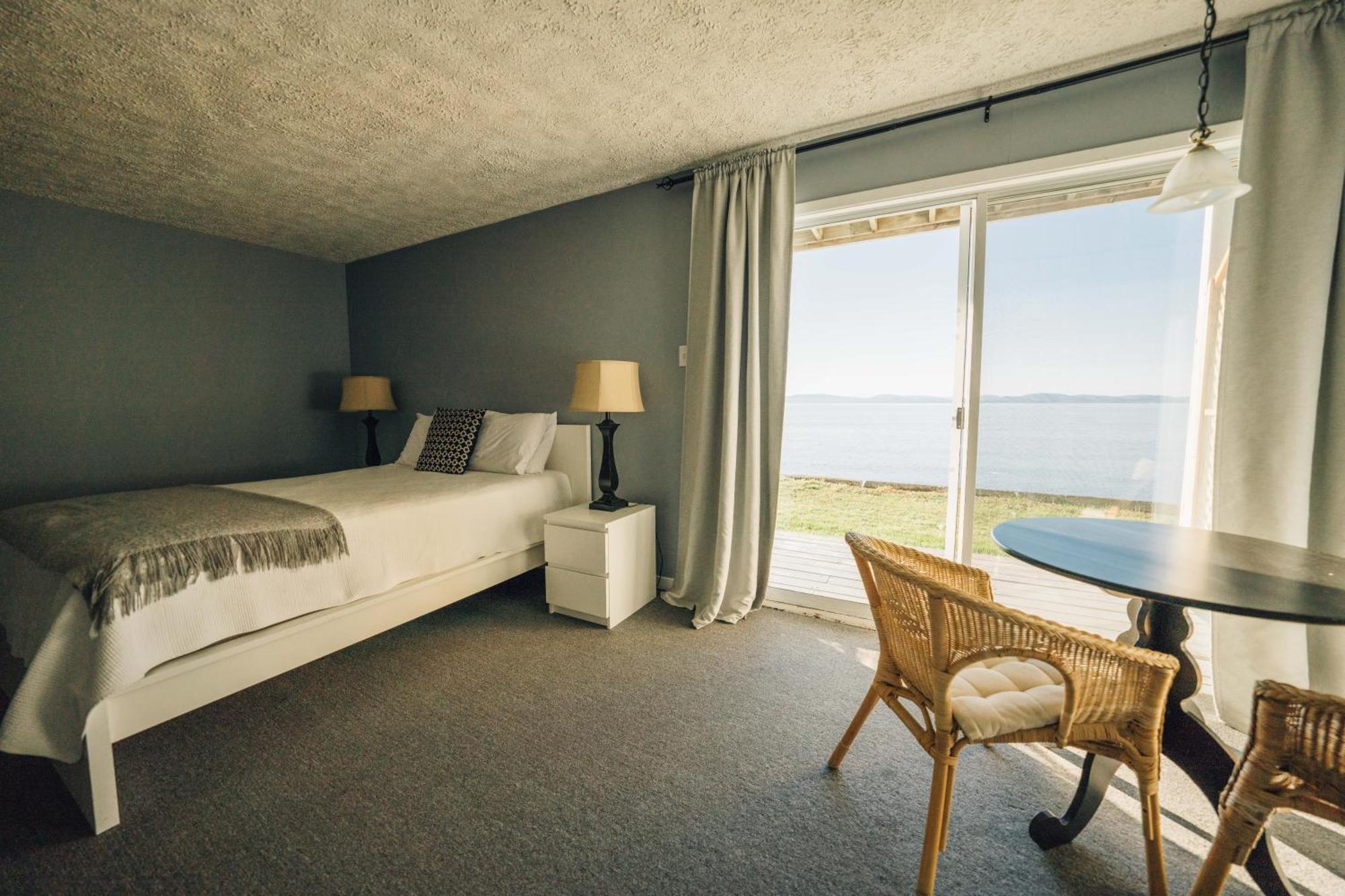 Auberge Sur Mer Notre Dame Du Portage Bagian luar foto