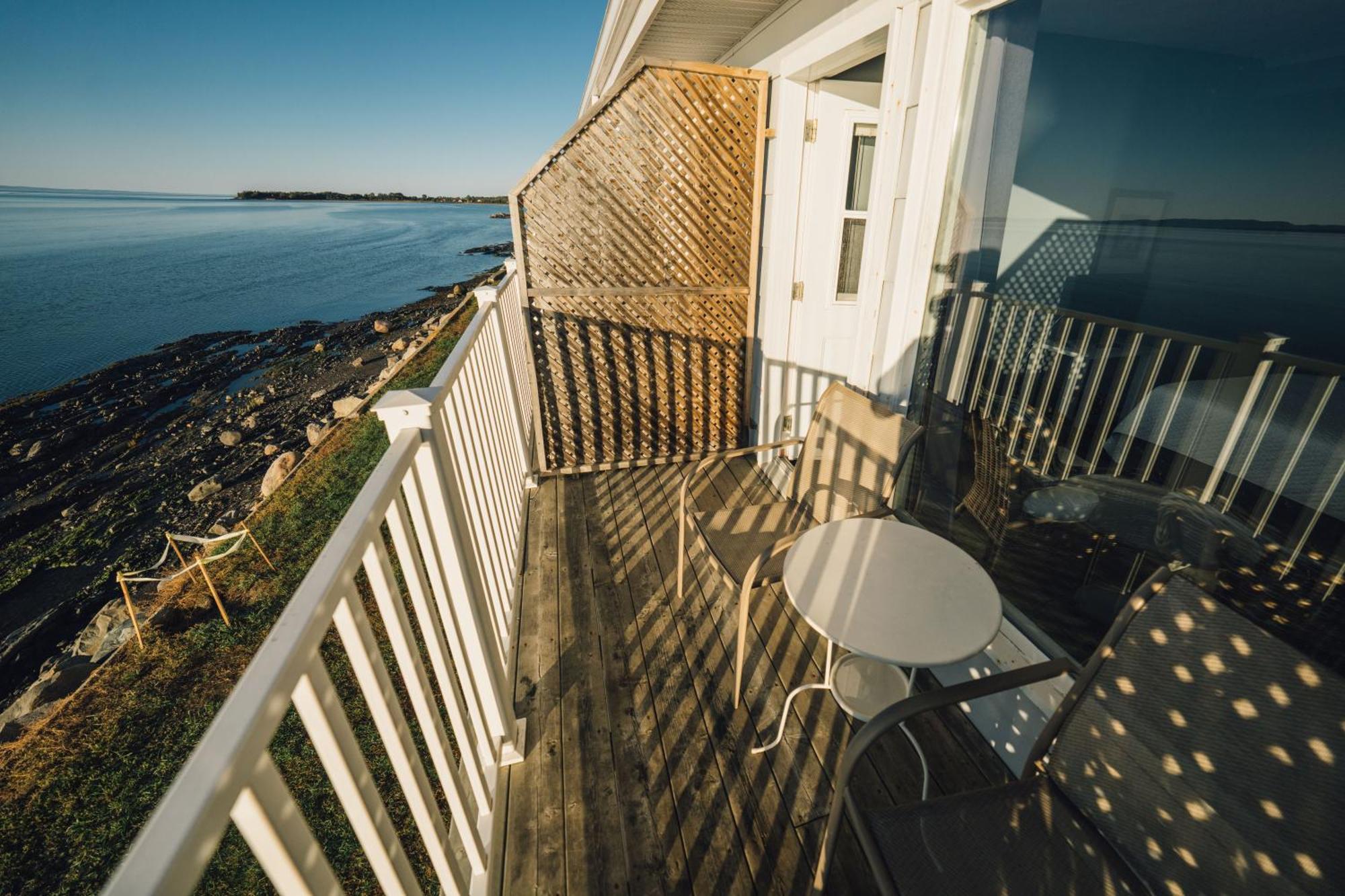 Auberge Sur Mer Notre Dame Du Portage Bagian luar foto